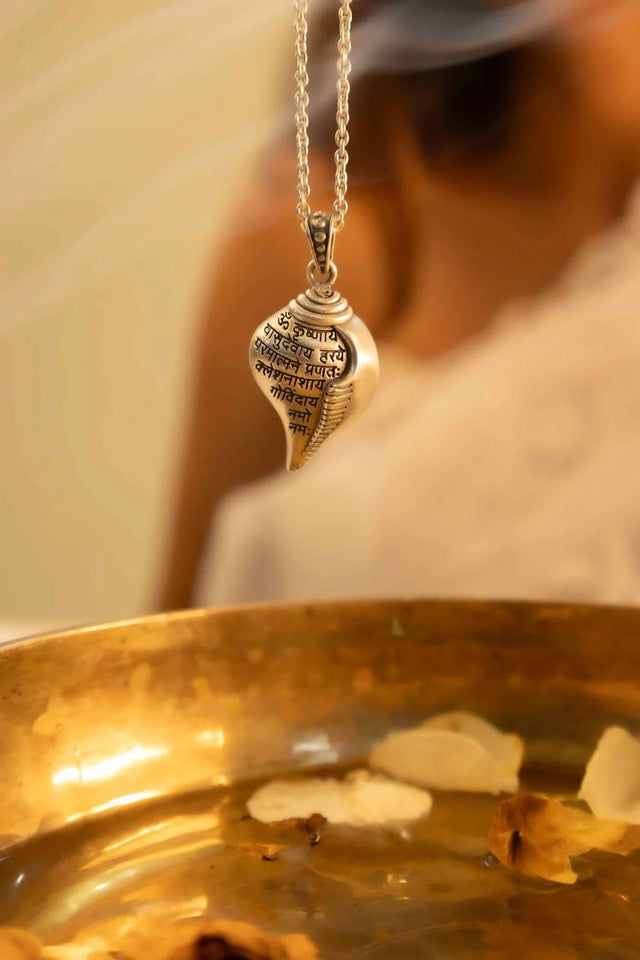 SB Shri Krishna Shankha Pendant with Chain